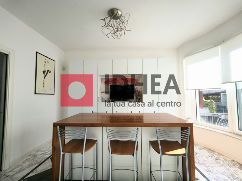 L'Agenzia immobiliare Idhea ha il piacere di proporvi questa splendida villa singola sita nel cuo...