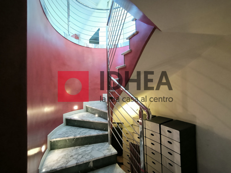 L'Agenzia immobiliare Idhea ha il piacere di proporvi questa splendida villa singola sita nel cuo...