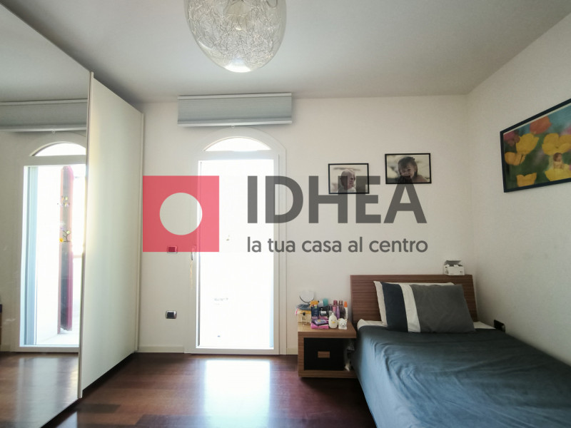L'Agenzia immobiliare Idhea ha il piacere di proporvi questa splendida villa singola sita nel cuo...