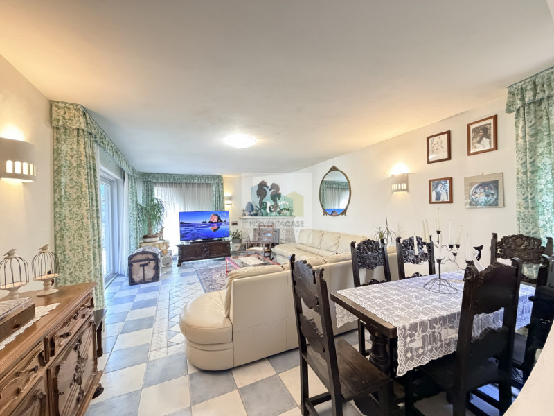 Scopri questa straordinaria villa moderna situata nella rinomata zona Zaro di Forio, sull'isola d...