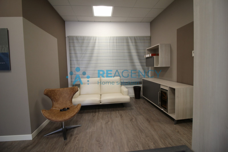 Sei alla ricerca di un ufficio che offra alta visibilità e comodità? Non perdere l'occasione di s...