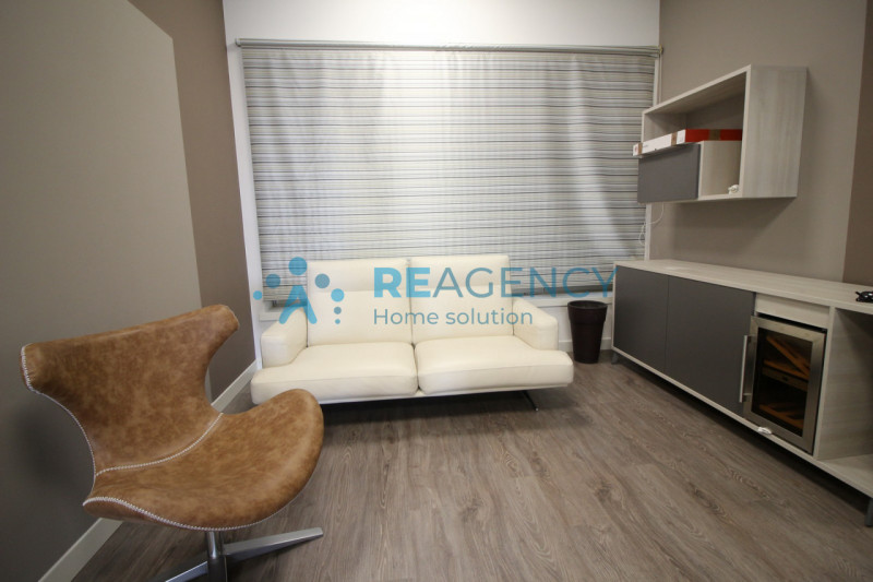 Sei alla ricerca di un ufficio che offra alta visibilità e comodità? Non perdere l'occasione di s...