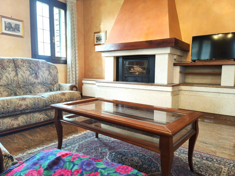 A pochi passi dal centro storico di Padova, presentiamo in vendita una villa singola di circa 450...