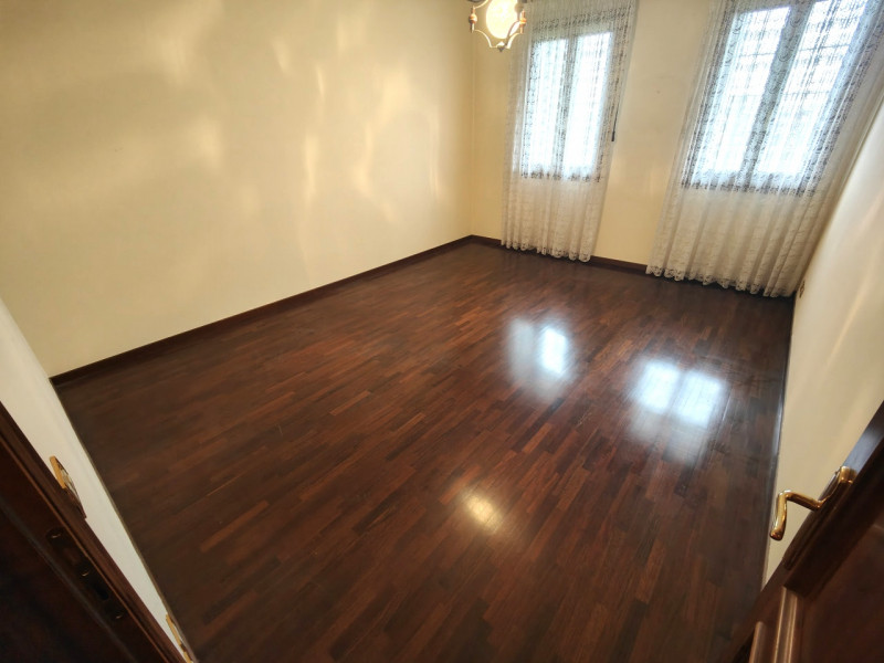 A pochi passi dal centro storico di Padova, presentiamo in vendita una villa singola di circa 450...