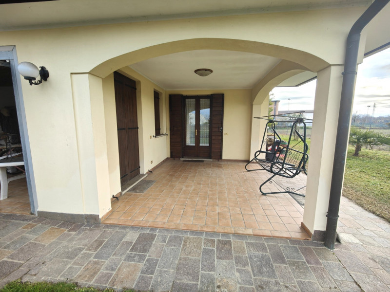 A pochi passi dal centro storico di Padova, presentiamo in vendita una villa singola di circa 450...