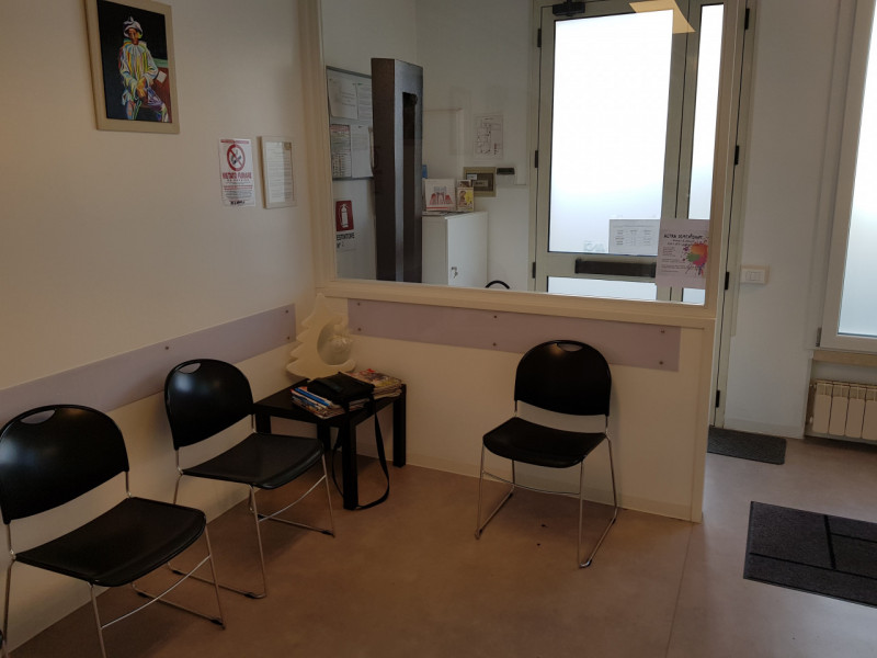 Nel centro del paese appartamento al piano terra ad uso studio medico e dentistico, recentemente ...