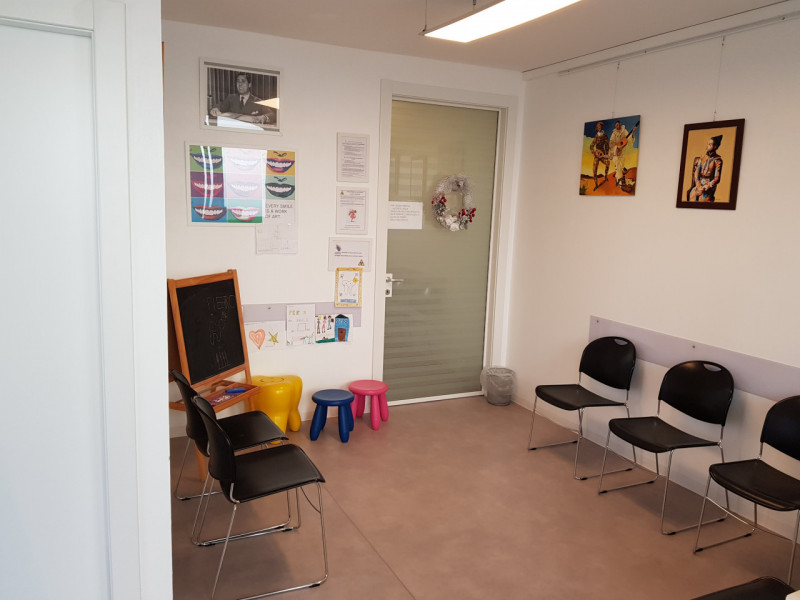 Nel centro del paese appartamento al piano terra ad uso studio medico e dentistico, recentemente ...