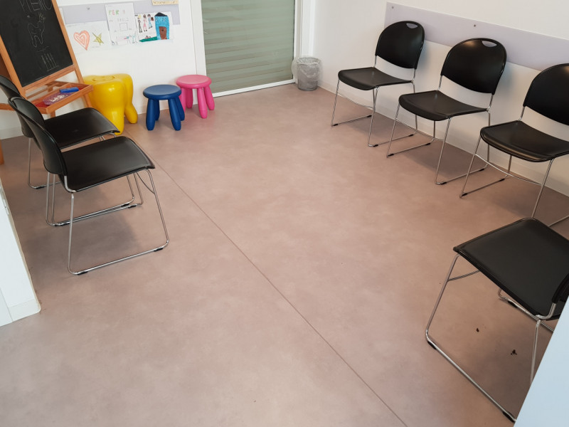 Nel centro del paese appartamento al piano terra ad uso studio medico e dentistico, recentemente ...