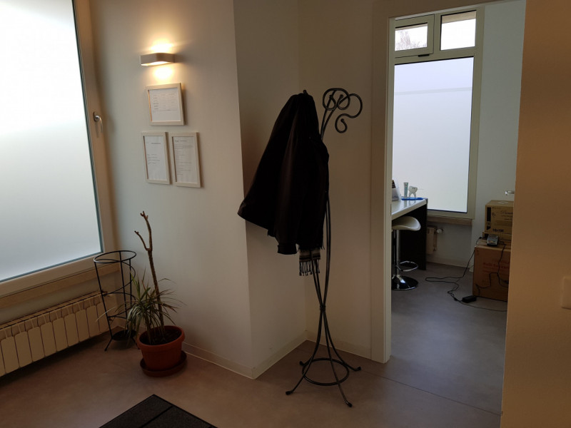 Nel centro del paese appartamento al piano terra ad uso studio medico e dentistico, recentemente ...