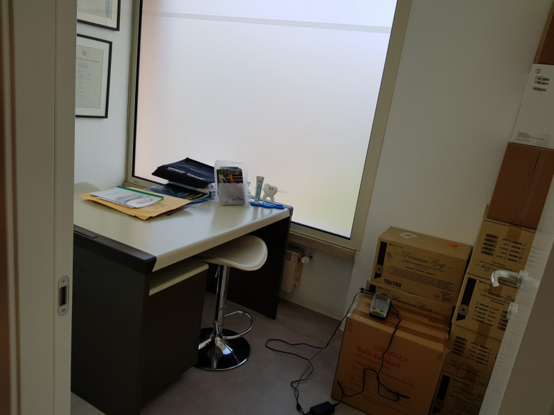 Nel centro del paese appartamento al piano terra ad uso studio medico e dentistico, recentemente ...