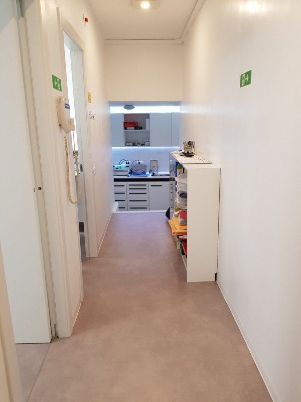 Nel centro del paese appartamento al piano terra ad uso studio medico e dentistico, recentemente ...