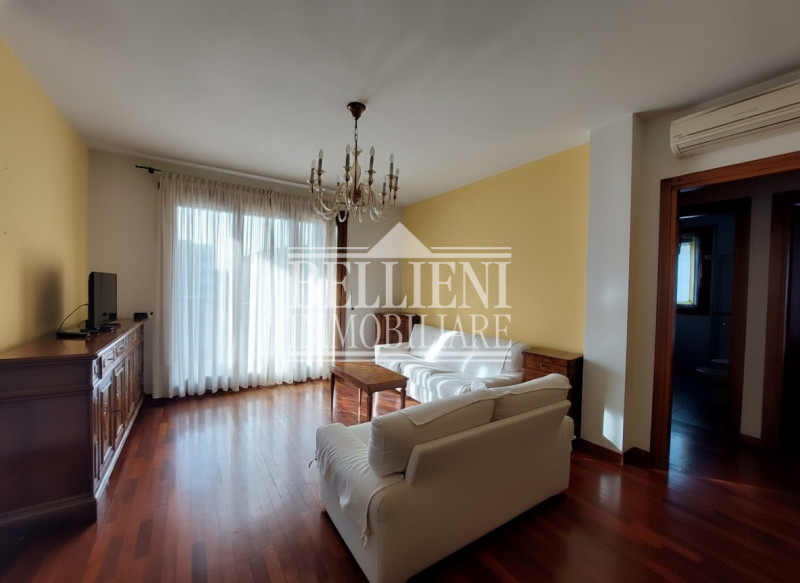 CORSO PADOVA: In un elegante stabile recentemente ristrutturato con Superbonus 110%, dotato di ca...