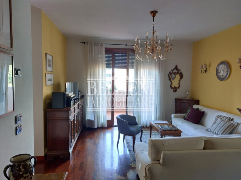 CORSO PADOVA: In un elegante stabile recentemente ristrutturato con Superbonus 110%, dotato di ca...