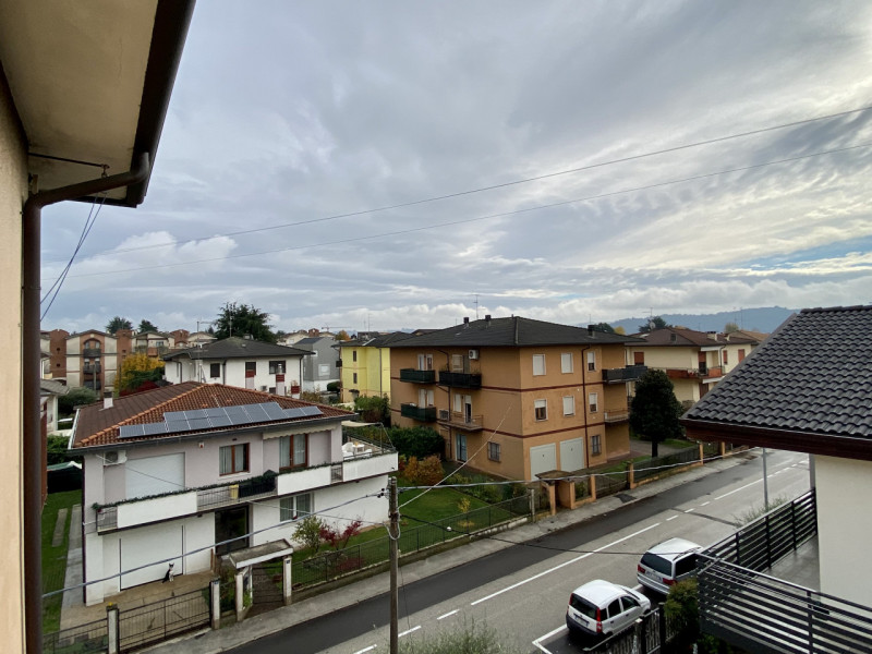 In zona residenziale tranquilla e al riparo dal traffico, proponiamo in vendita un appartamento t...