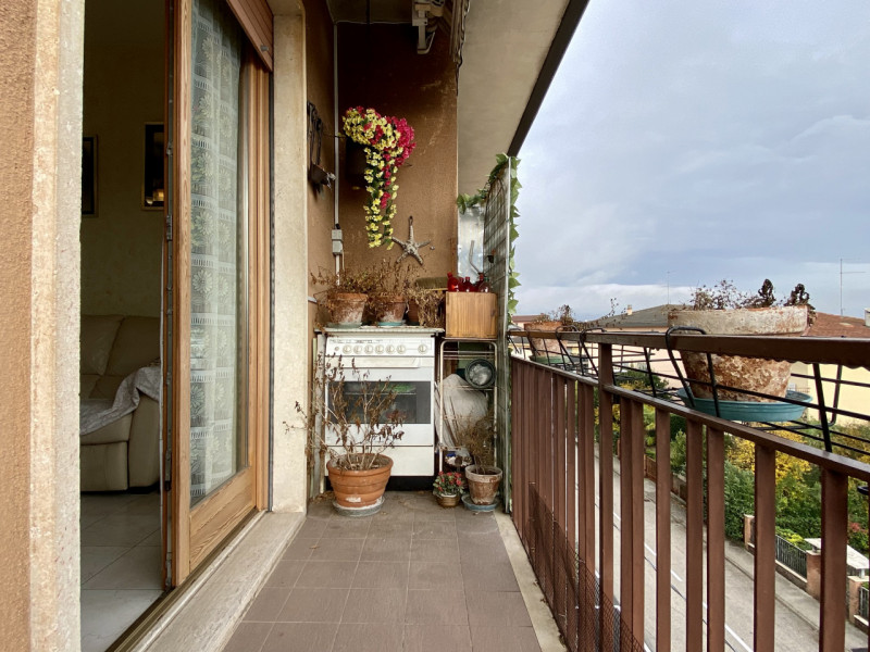 In zona residenziale tranquilla e al riparo dal traffico, proponiamo in vendita un appartamento t...