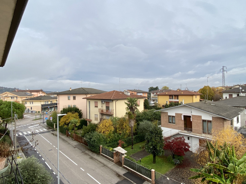 In zona residenziale tranquilla e al riparo dal traffico, proponiamo in vendita un appartamento t...