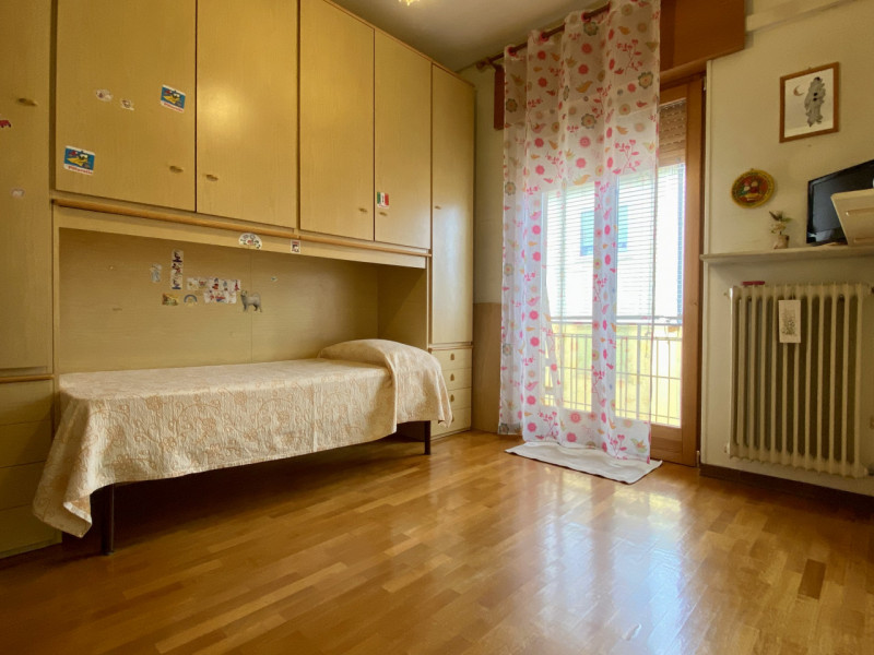 In zona residenziale tranquilla e al riparo dal traffico, proponiamo in vendita un appartamento t...