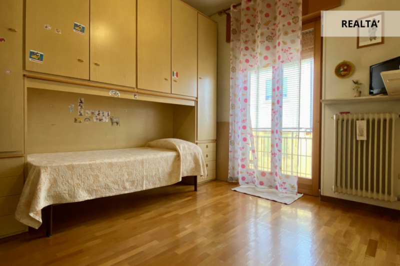 In zona residenziale tranquilla e al riparo dal traffico, proponiamo in vendita un appartamento t...