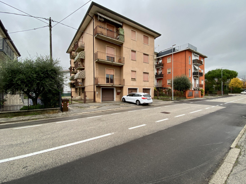 In zona residenziale tranquilla e al riparo dal traffico, proponiamo in vendita un appartamento t...