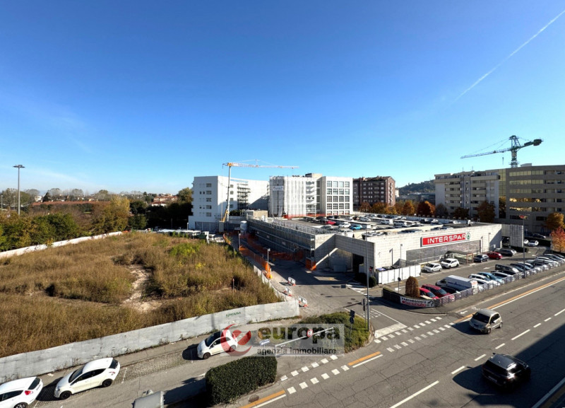 Zona Mercato Nuovo (Vicenza Ovest): spazioso appartamento bicamere al quarto piano (ultimo) servi...