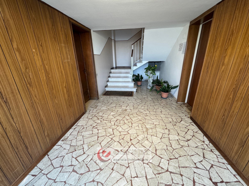 Zona Mercato Nuovo (Vicenza Ovest): spazioso appartamento bicamere al quarto piano (ultimo) servi...