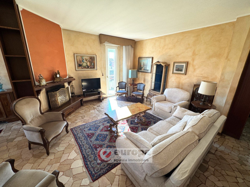 Zona Mercato Nuovo (Vicenza Ovest): spazioso appartamento bicamere al quarto piano (ultimo) servi...