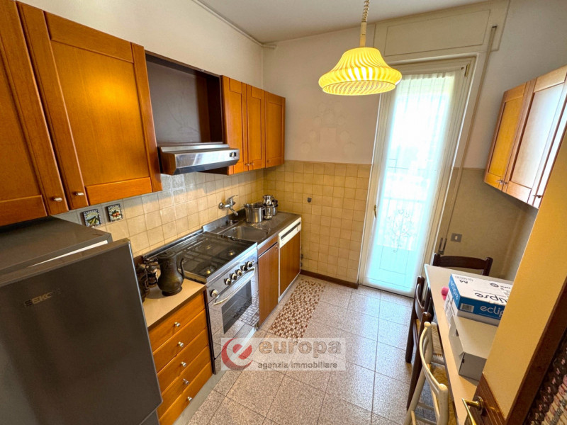 Zona Mercato Nuovo (Vicenza Ovest): spazioso appartamento bicamere al quarto piano (ultimo) servi...