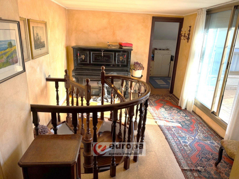 Zona Mercato Nuovo (Vicenza Ovest): spazioso appartamento bicamere al quarto piano (ultimo) servi...