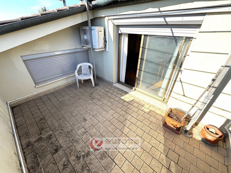 Zona Mercato Nuovo (Vicenza Ovest): spazioso appartamento bicamere al quarto piano (ultimo) servi...