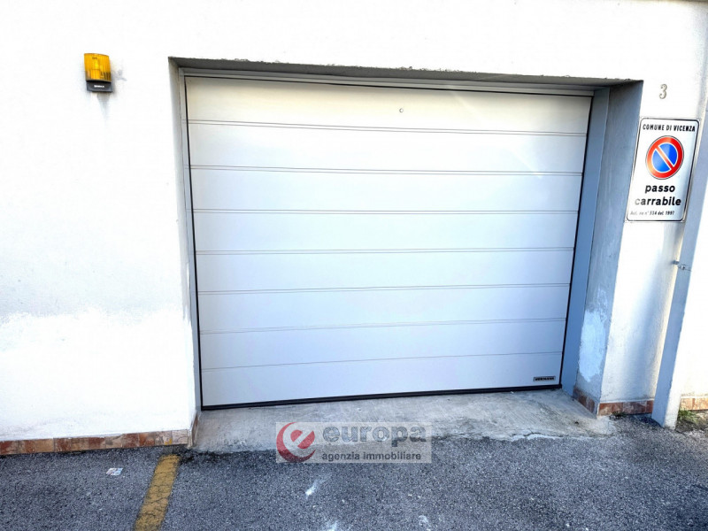 Zona Mercato Nuovo (Vicenza Ovest): spazioso appartamento bicamere al quarto piano (ultimo) servi...