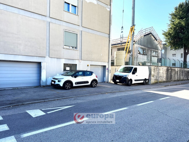 Zona Mercato Nuovo (Vicenza Ovest): spazioso appartamento bicamere al quarto piano (ultimo) servi...