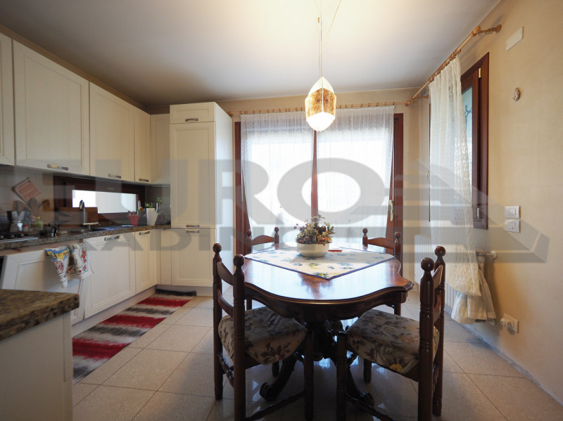 Nel pieno centro di Preganziol, proponiamo in vendita una splendida casa indipendente con ampio g...