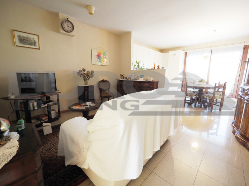 Nel pieno centro di Preganziol, proponiamo in vendita una splendida casa indipendente con ampio g...