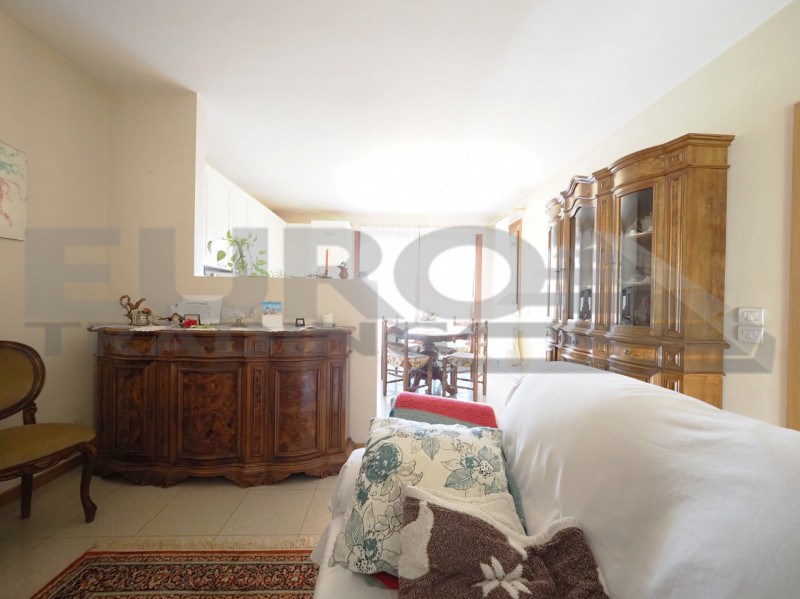 Nel pieno centro di Preganziol, proponiamo in vendita una splendida casa indipendente con ampio g...