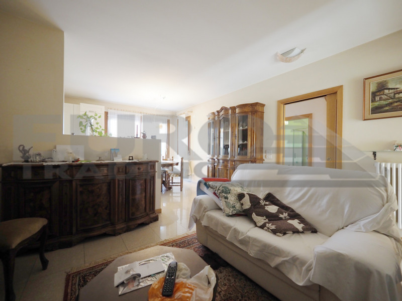 Nel pieno centro di Preganziol, proponiamo in vendita una splendida casa indipendente con ampio g...