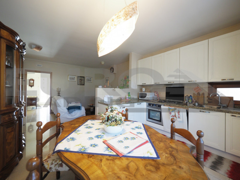 Nel pieno centro di Preganziol, proponiamo in vendita una splendida casa indipendente con ampio g...