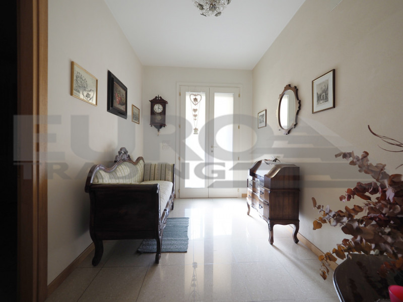 Nel pieno centro di Preganziol, proponiamo in vendita una splendida casa indipendente con ampio g...