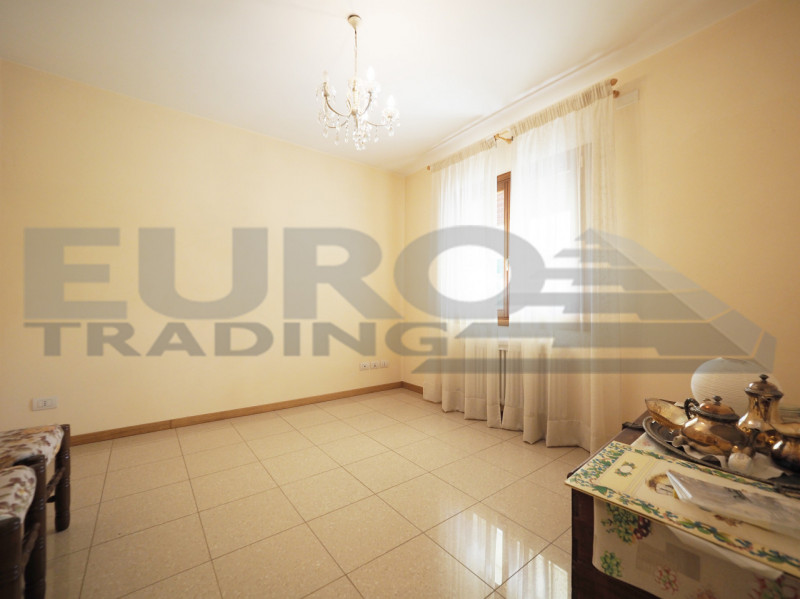 Nel pieno centro di Preganziol, proponiamo in vendita una splendida casa indipendente con ampio g...