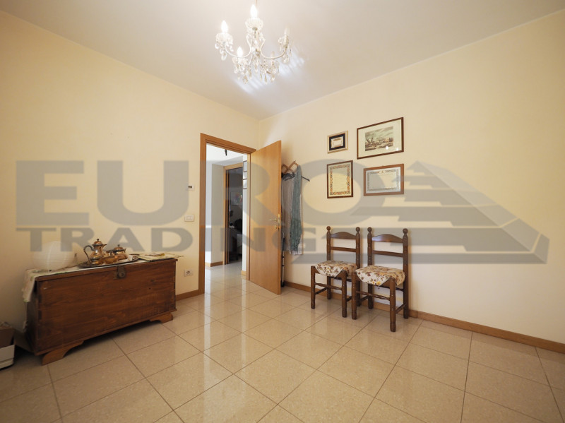 Nel pieno centro di Preganziol, proponiamo in vendita una splendida casa indipendente con ampio g...