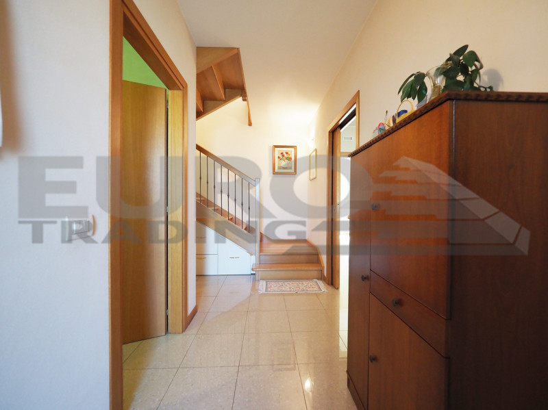 Nel pieno centro di Preganziol, proponiamo in vendita una splendida casa indipendente con ampio g...