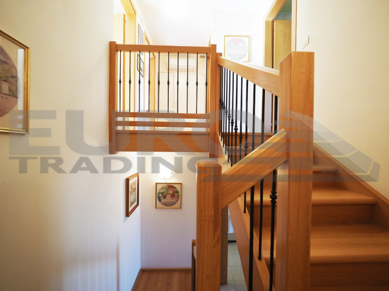 Nel pieno centro di Preganziol, proponiamo in vendita una splendida casa indipendente con ampio g...