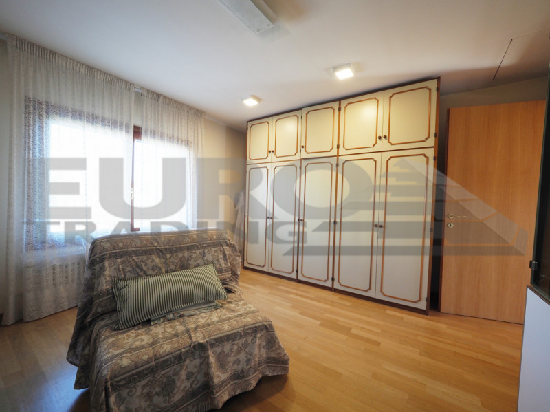 Nel pieno centro di Preganziol, proponiamo in vendita una splendida casa indipendente con ampio g...