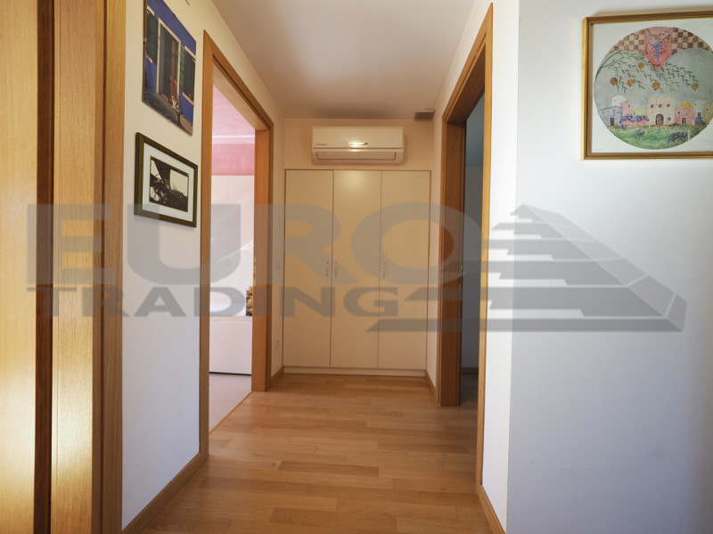 Nel pieno centro di Preganziol, proponiamo in vendita una splendida casa indipendente con ampio g...