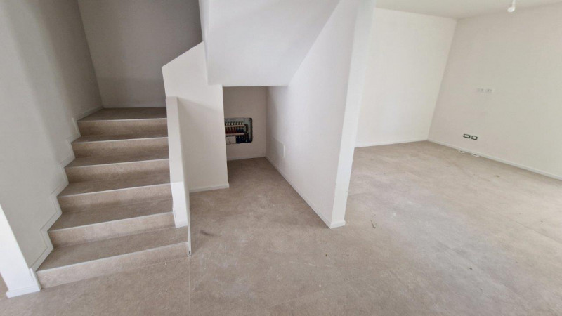 PADOVA – ZONA STANGA: Proponiamo ampia Villa singola ristrutturata in classe A4 con ampi spazi e ...