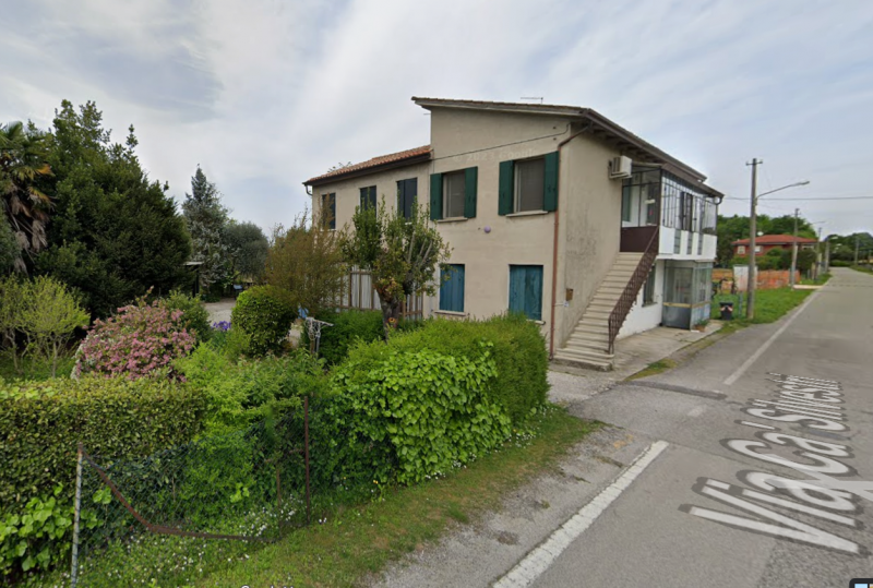 Se stai cercando un rifugio tranquillo immerso nel verde e lontano dal caos cittadino, questa è l...