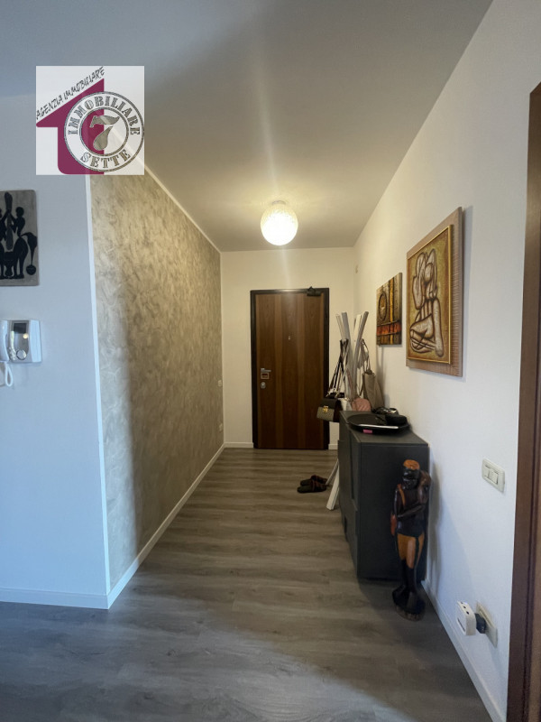 Vendesi MONTA' CENTRO zona PARCO MONTA' appartamento sviluppato al piano terzo su palazzina resid...