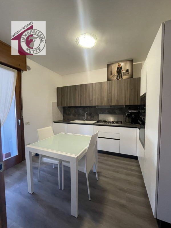 Vendesi MONTA' CENTRO zona PARCO MONTA' appartamento sviluppato al piano terzo su palazzina resid...