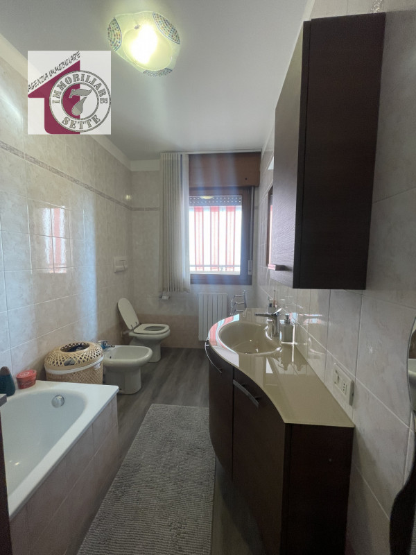 Vendesi MONTA' CENTRO zona PARCO MONTA' appartamento sviluppato al piano terzo su palazzina resid...