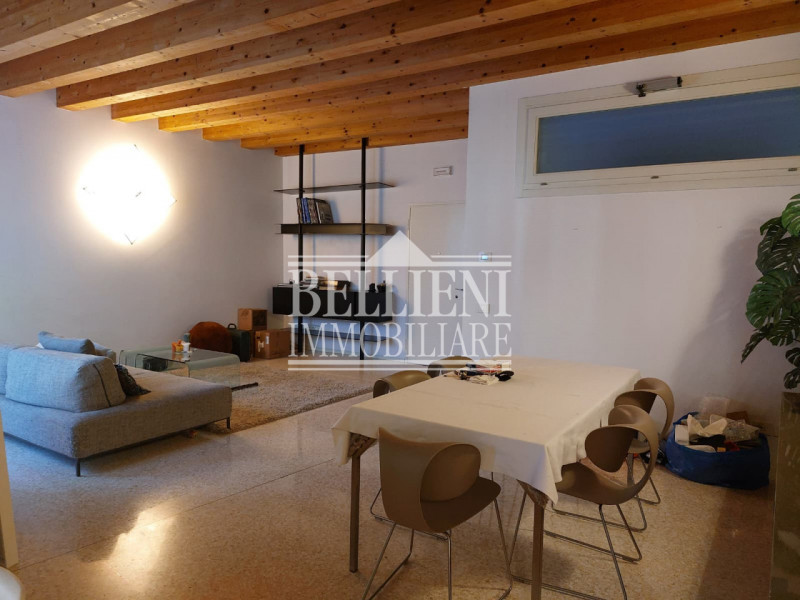 CENTRO STORICO: Nel cuore della città di Vicenza, a due passi dal Teatro Olimpico, sorge questo i...