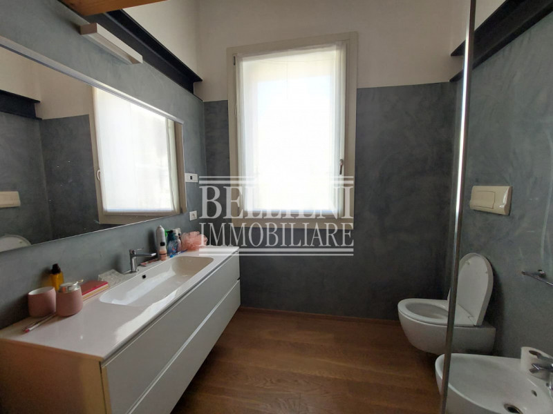 CENTRO STORICO: Nel cuore della città di Vicenza, a due passi dal Teatro Olimpico, sorge questo i...